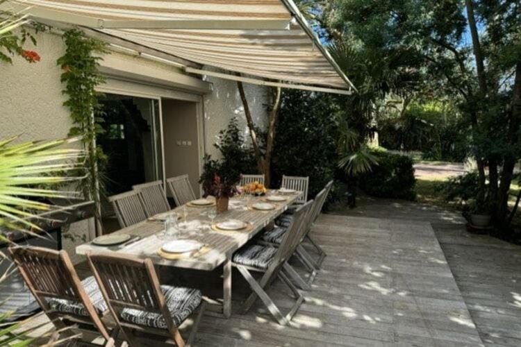 Holiday Home With Indoor Pool, Le Porge Exterior photo